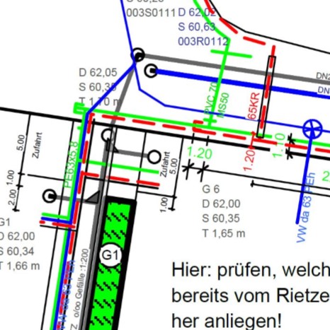 Planzeichnung einer zu bauenden Straße mit Leitungstrassen von Architekt Oliver Schilling